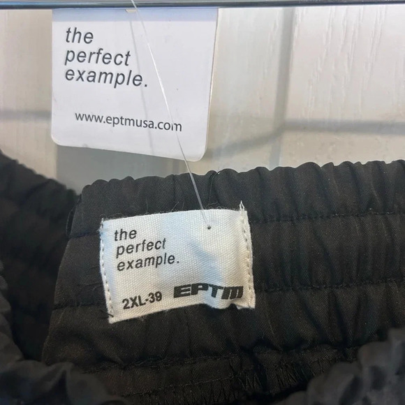 ♠️”EPTM.” NWT Black Cargo Pants w/ Drawstring & Multiple Pockets Size 2XL/38♠️ - Picture 10 of 17